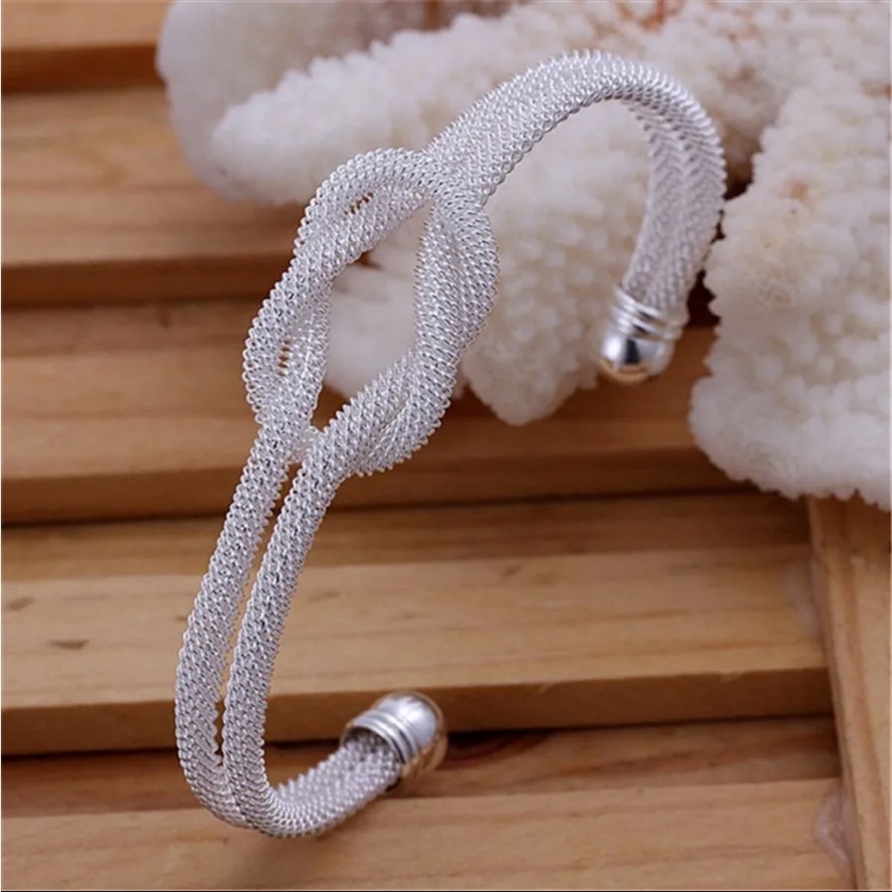 Sophisticated Silver Knot Bracelet